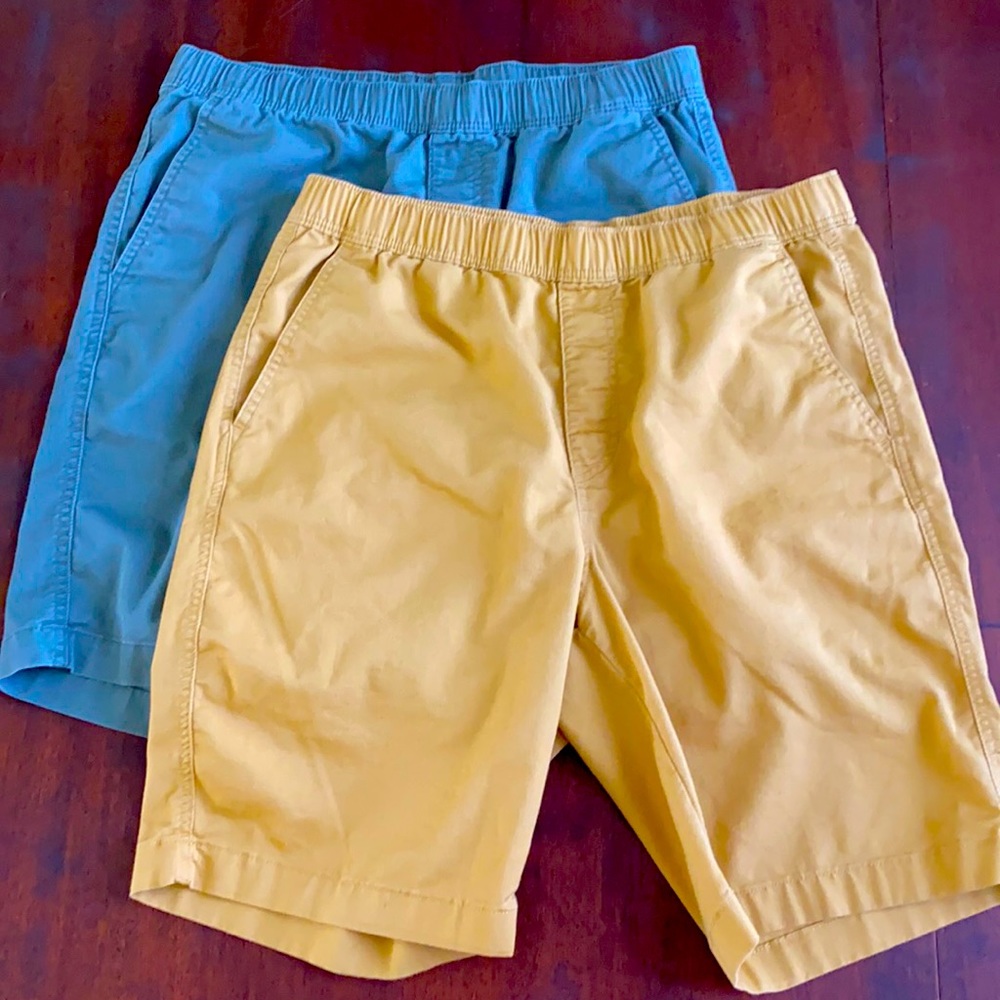 Uniqlo men’s lightweight shorts. Size M.